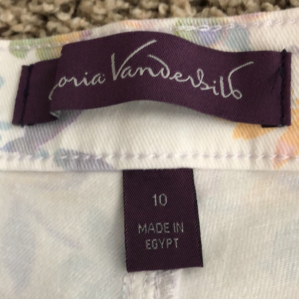 Gloria Vanderbilt Capris Jean AmandaVintage White Floral NWT - Picture 4 of 11